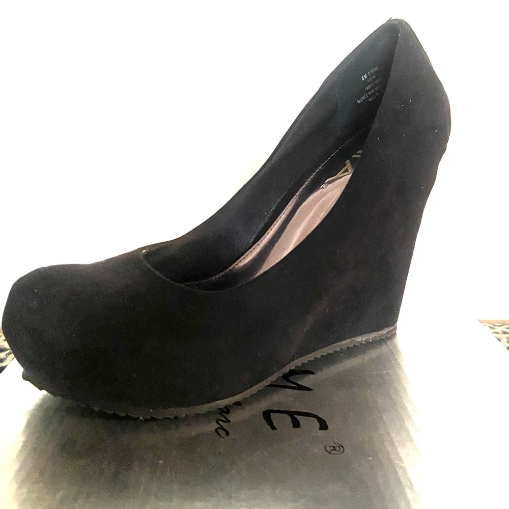 MIA: Black Wedged Heels sz 8